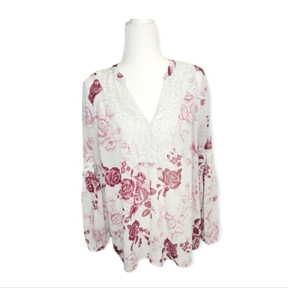 Torrid Chiffon Floral Print Blouse Torrid Chiffon Floral‎ Print Blouse size 1